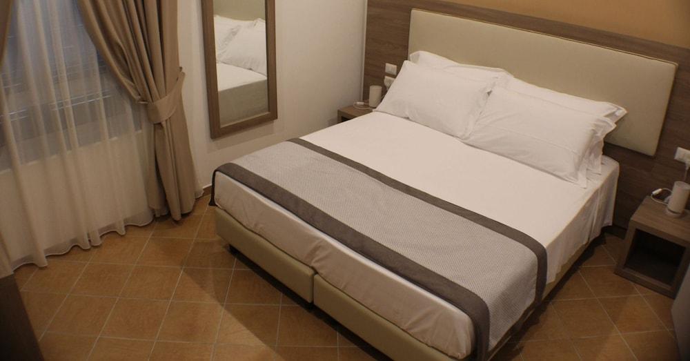 Hotiday Room Collection - Napoli Residenza Scarlatti Extérieur photo